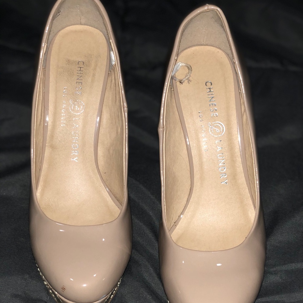 Tan platform pumps - Picture 2 of 4
